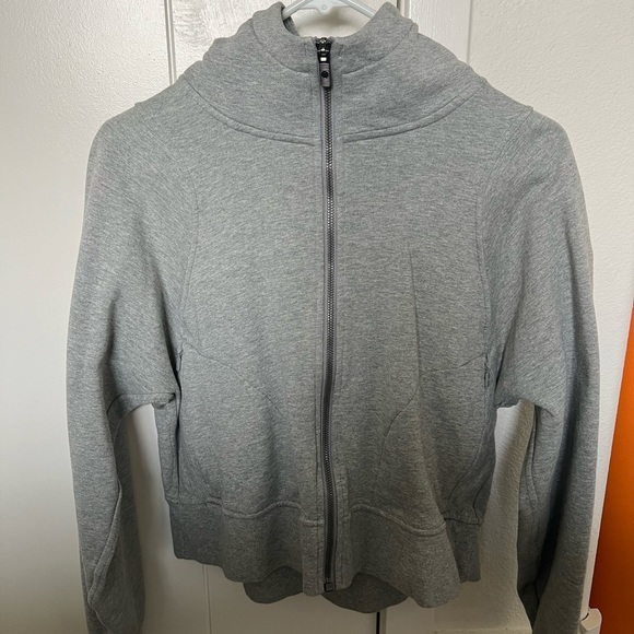 Size 6 gray lululemon zip up jacket - Picture 1 of 4